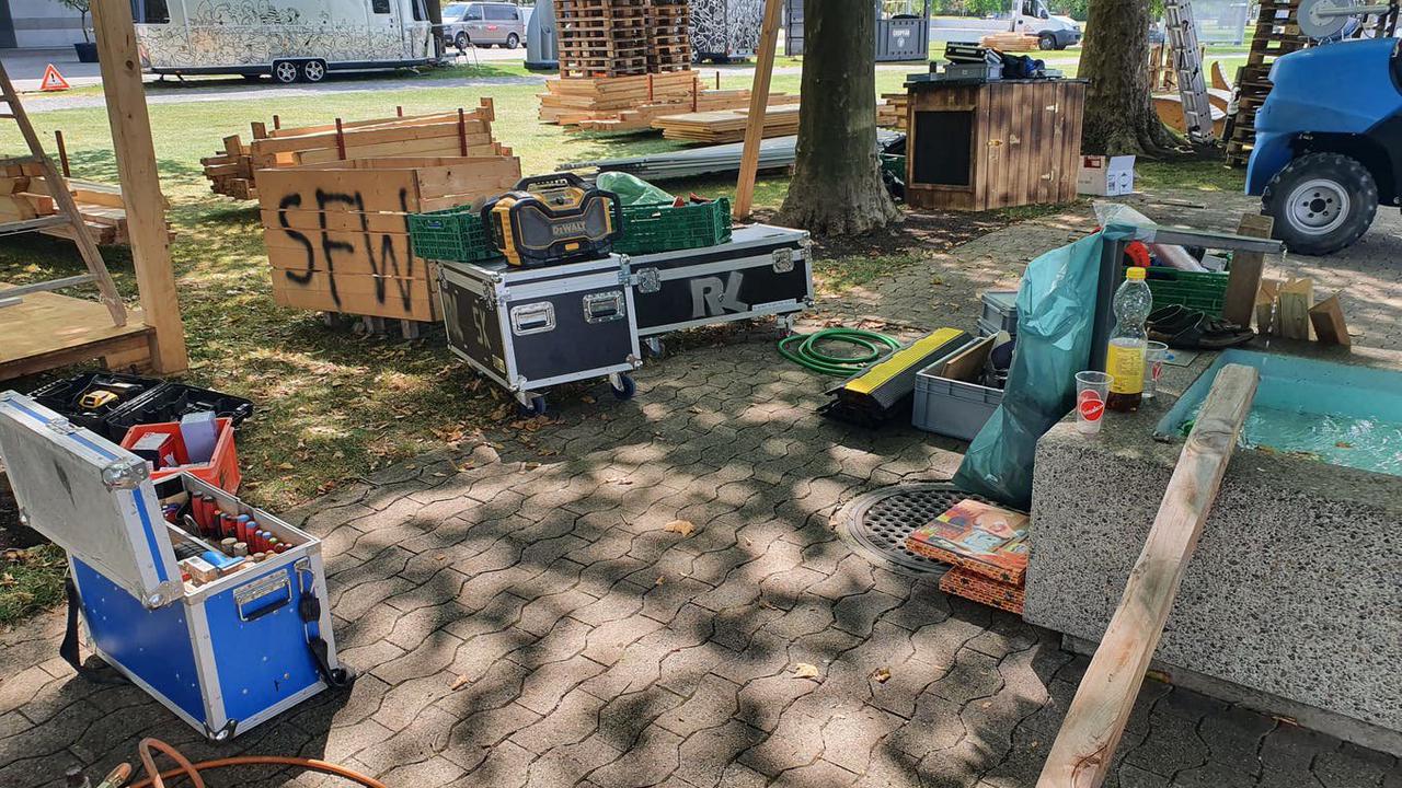 «Alles kommt aus der Region»: Veranstalter Dario Aemisegger gibt einen Einblick in den Aufbau der Strandfestwochen in Rorschach