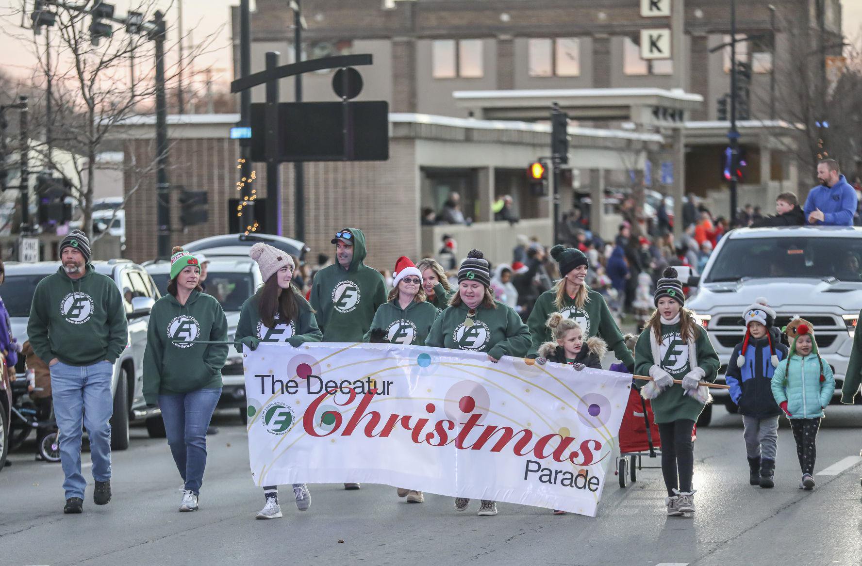 Decatur Christmas Parade 2022 Watch Now: Christmas Parade Cheers Downtown Decatur - Opera News