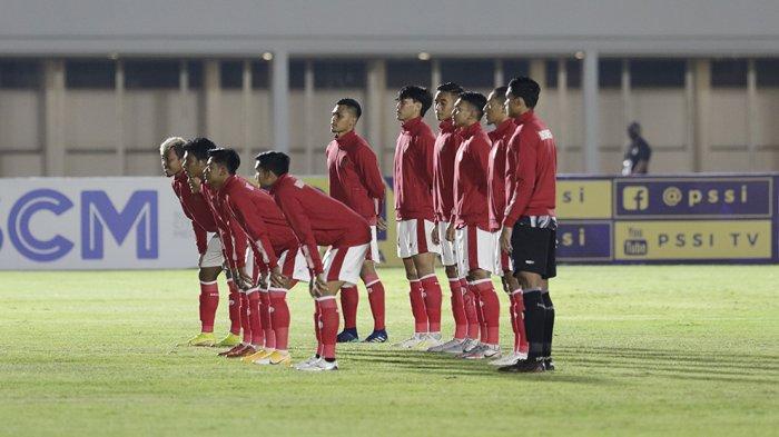 Skuad Timnas Indonesia U-23 saat laga ujicoba melawan Persikabo 1973 di Stadion Madya, Senayan, Jakarta, Jumat (5/3/2021)