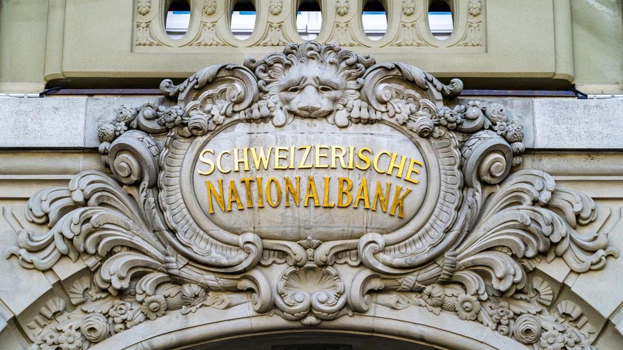 Wie reagiert die Nationalbank? – Dollarstärke gibt SNB weiteren Grund für Zinsschritt