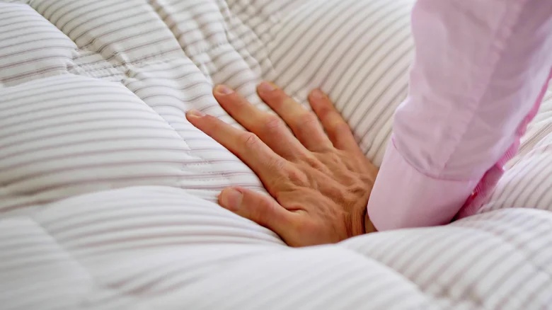 When to Replace a Memory Foam Mattress Topper: Signs Your Back Will Appreciate