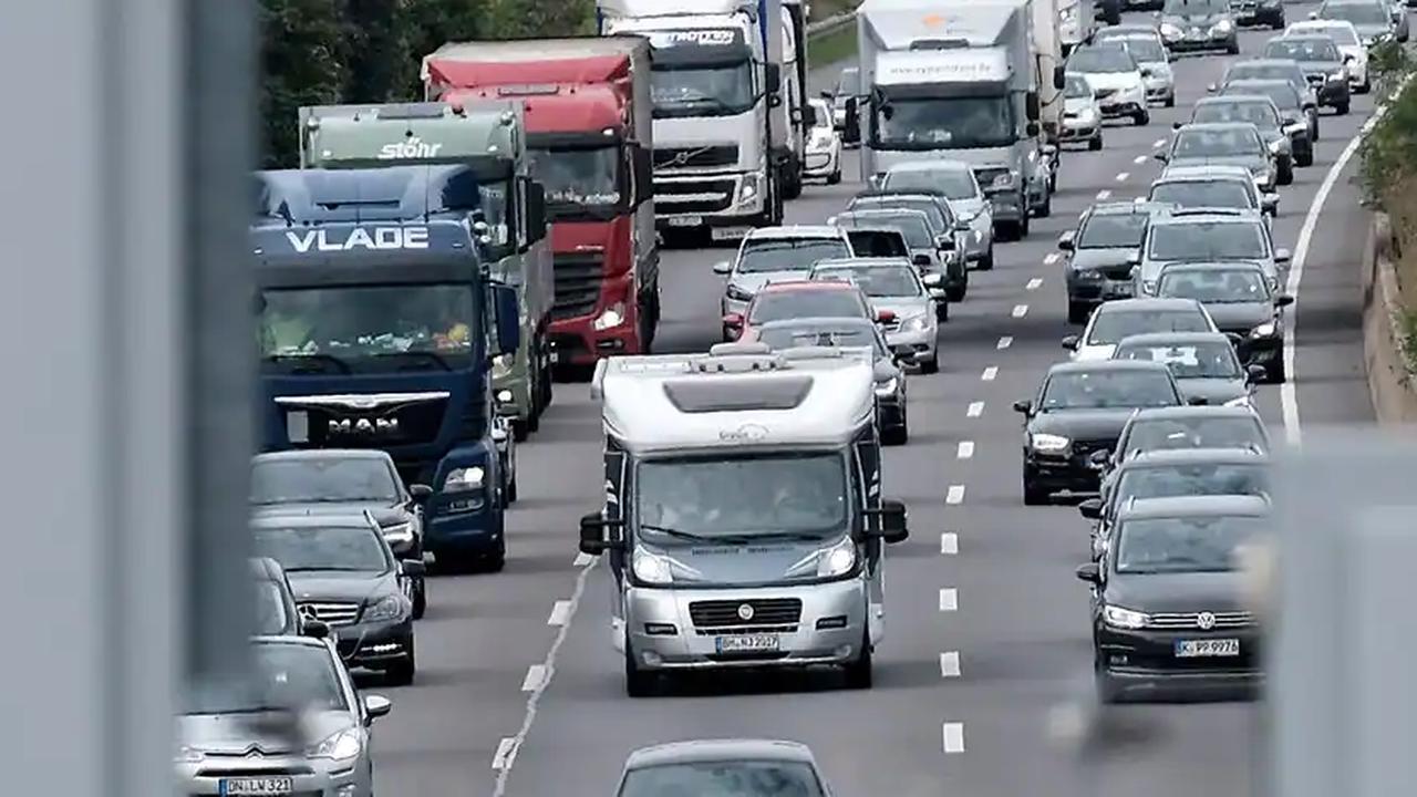 Verkehr in NRW: Mehrere Staus auf den Autobahnen rund um Köln