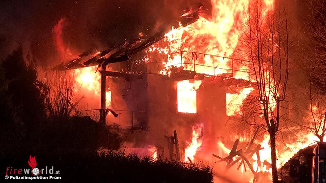 D: Einfamilienhaus in Esch lichterloh in Flammen