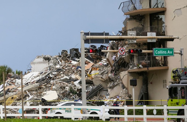 Miami building collapses, leaves 3 dead and 99 people unaccounted for (Photos)