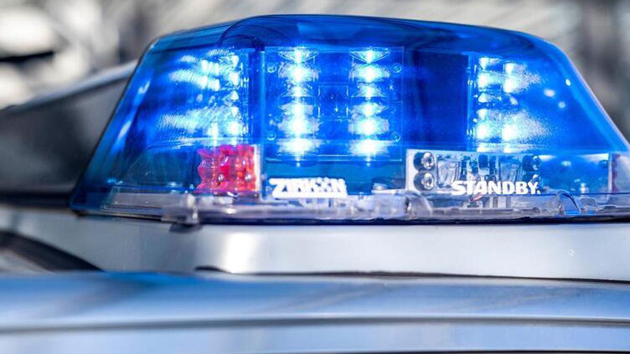 Rheinland-​Pfalz Schlag ins Ge­sicht nach Un­fall mit Taxi: Po­li­zei er­mit­telt