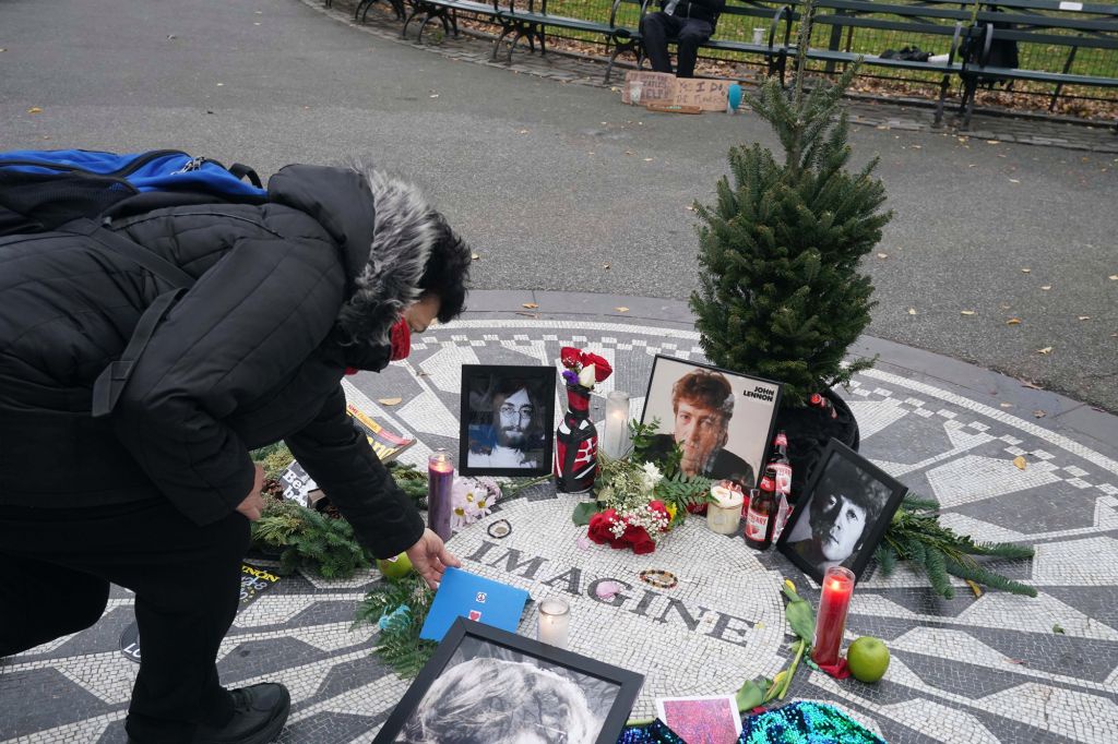 Fans Mourn 40th Anniversary Of John Lennon S Death At Strawberry Fields Opera News