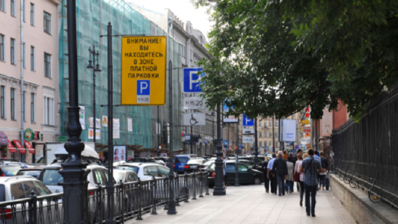 В центре Петербурга заработали платные парковки еще на 71 улице