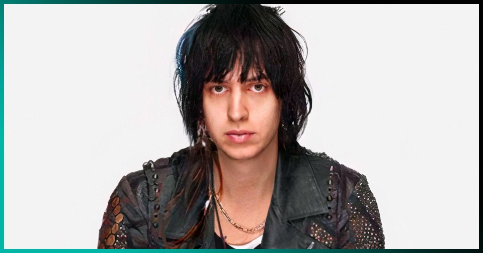 The evolution of Julian Casablancas in photos from 2001 to 2021 - Opera News