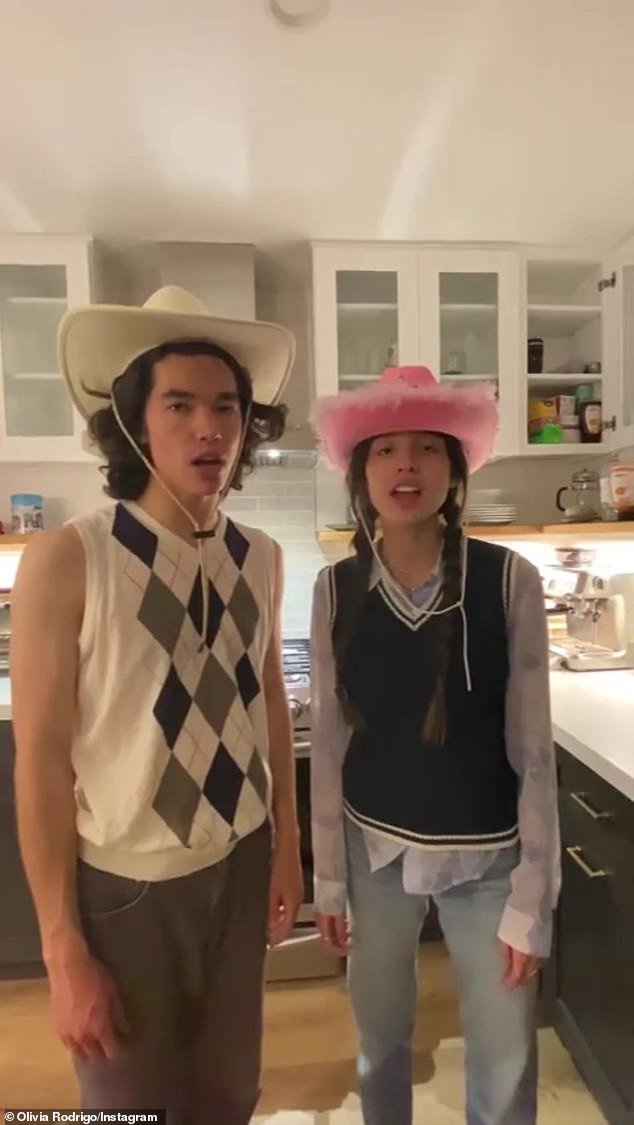 Taylor Swift Enlists The Help Of Olivia Rodrigo And Conan Gray To Tease New Recording Of White Horse Ahead Of Re Release Of Her Hit 2008 Album Fearless Opera News