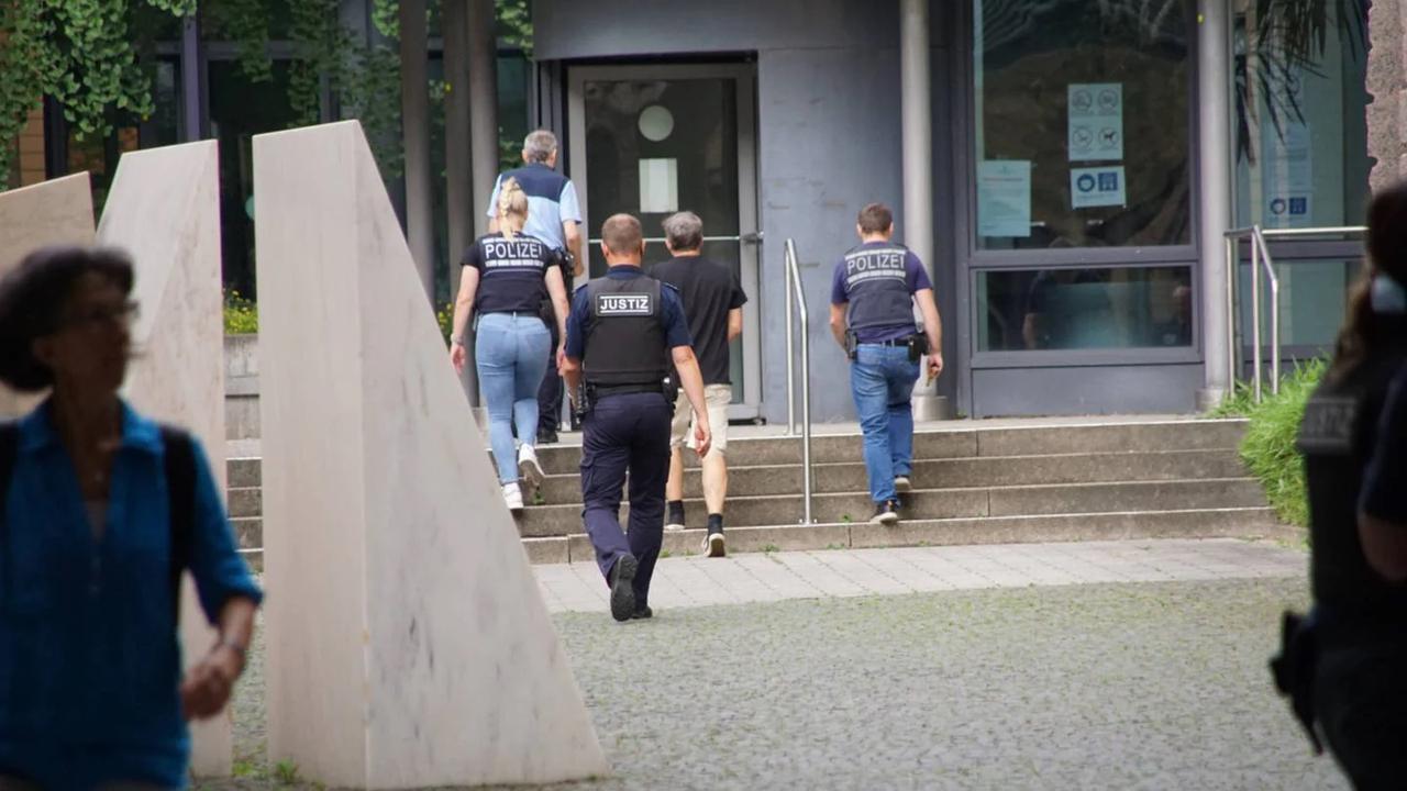 Ballweg in U-Haft: Ermittler vermuteten Fluchtgefahr