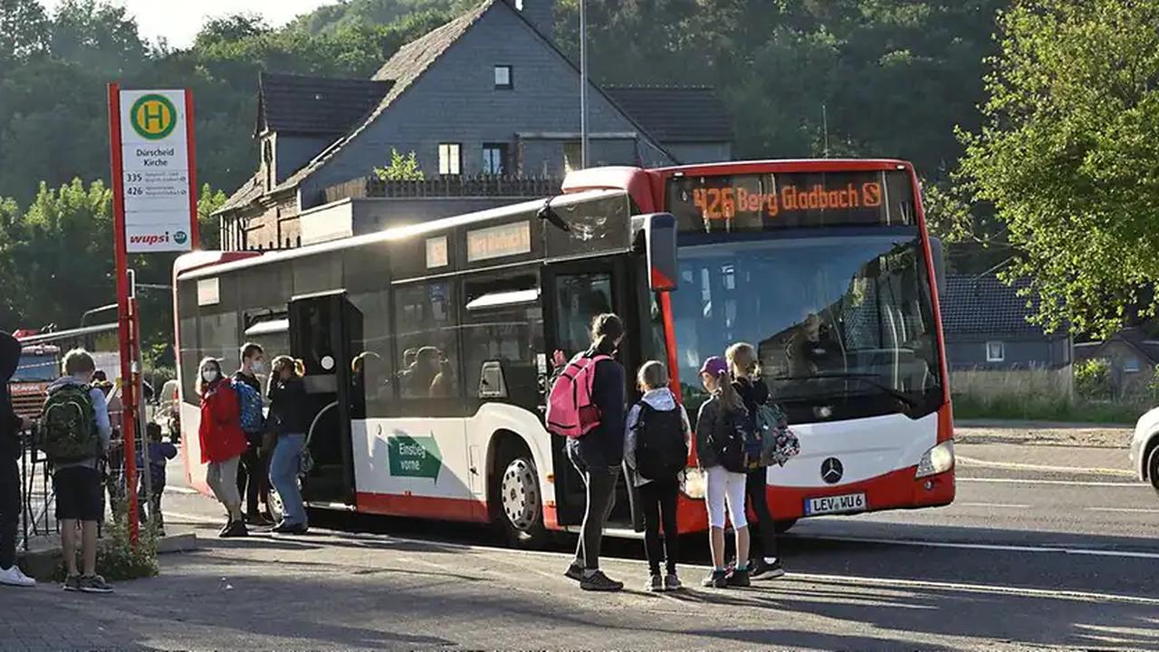Test in Dürscheid: Wupsi-Busse könnten künftig auf der Straße halten
