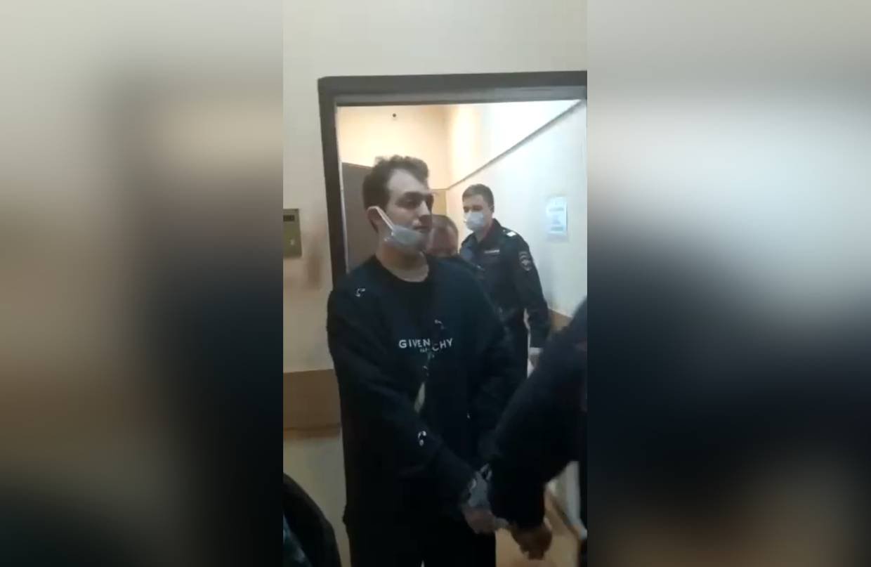 Рэпера посадили на 15 суток. Алина Yung Trappa. Yung Trappa задержание. Алина девушка Yung Trappa. Владислав Ширяев Выборгский суд.