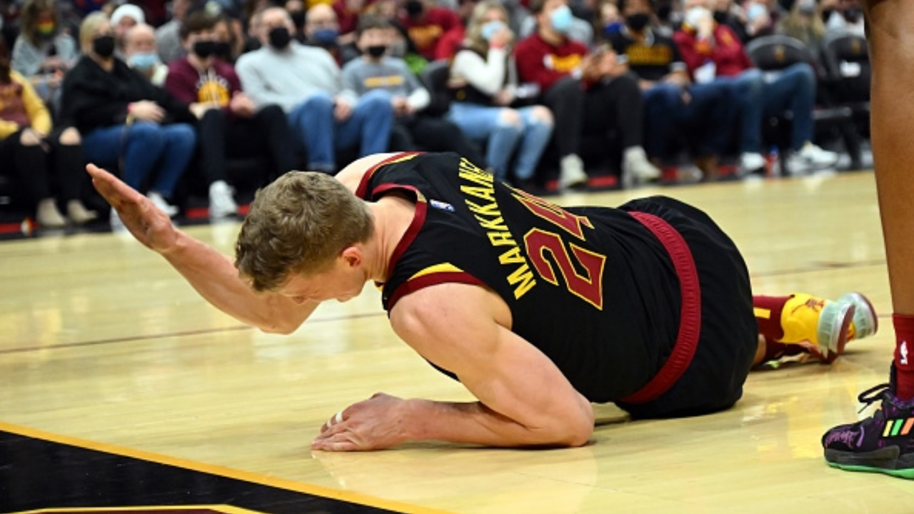 Lauri Markkanen injury update: Cavaliers forward exits game vs. Thunder with ankle injury