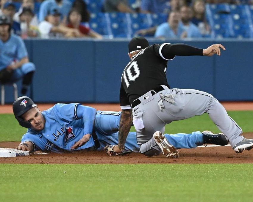 Valera Scores On Wild Pitch In The Eighth Inning As Blue Jays Edge White Sox 2 1 Opera News