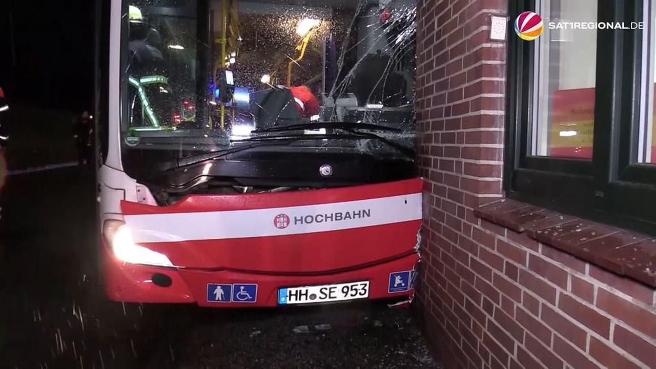 Linienbus kracht fast ungebremst in Fachwerkhaus in Cranz – Mehrere Verletzte
