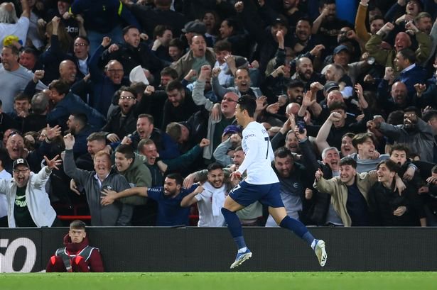 Gary Neville praises Tottenham's Harry Kane and Son Heung-min after