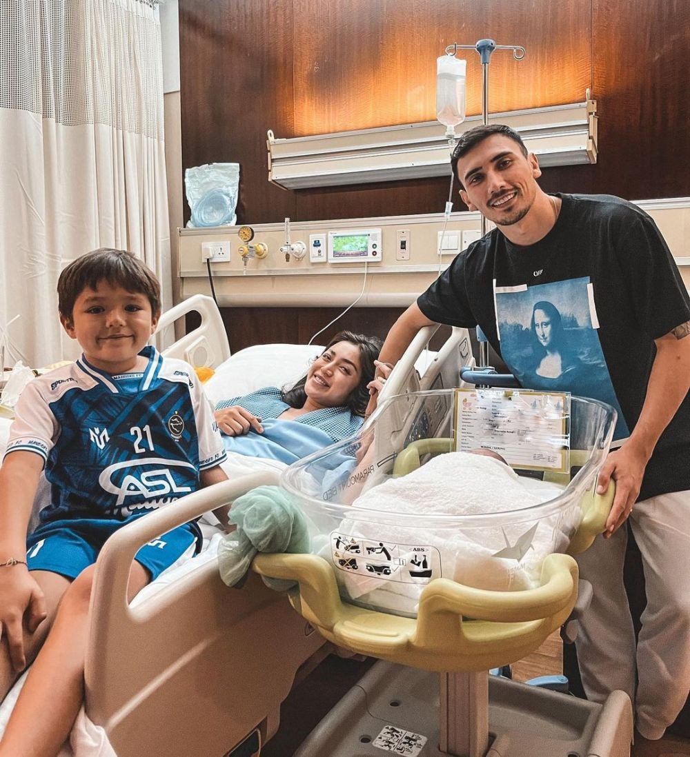 10 Potret Natural Artis Sesaat Setelah Melahirkan, Bareface Memesona