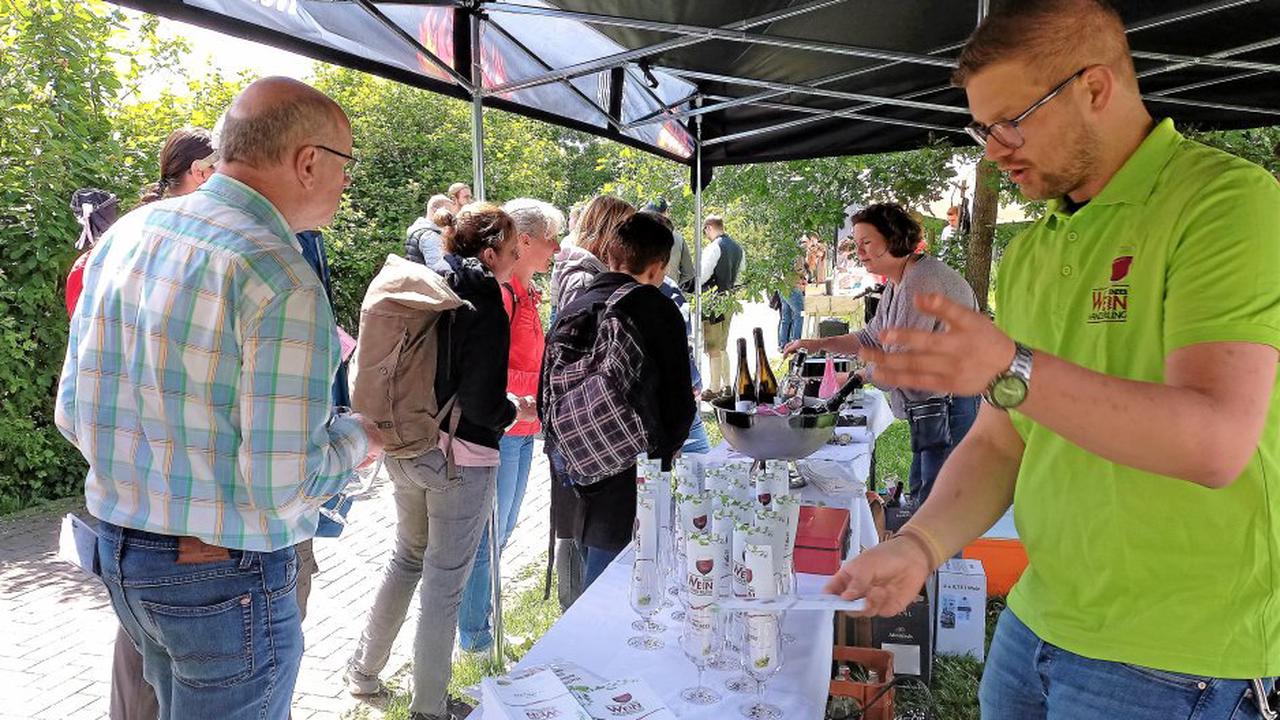 Herdecke: Hunderte nehmen an erster Weinwanderung teil