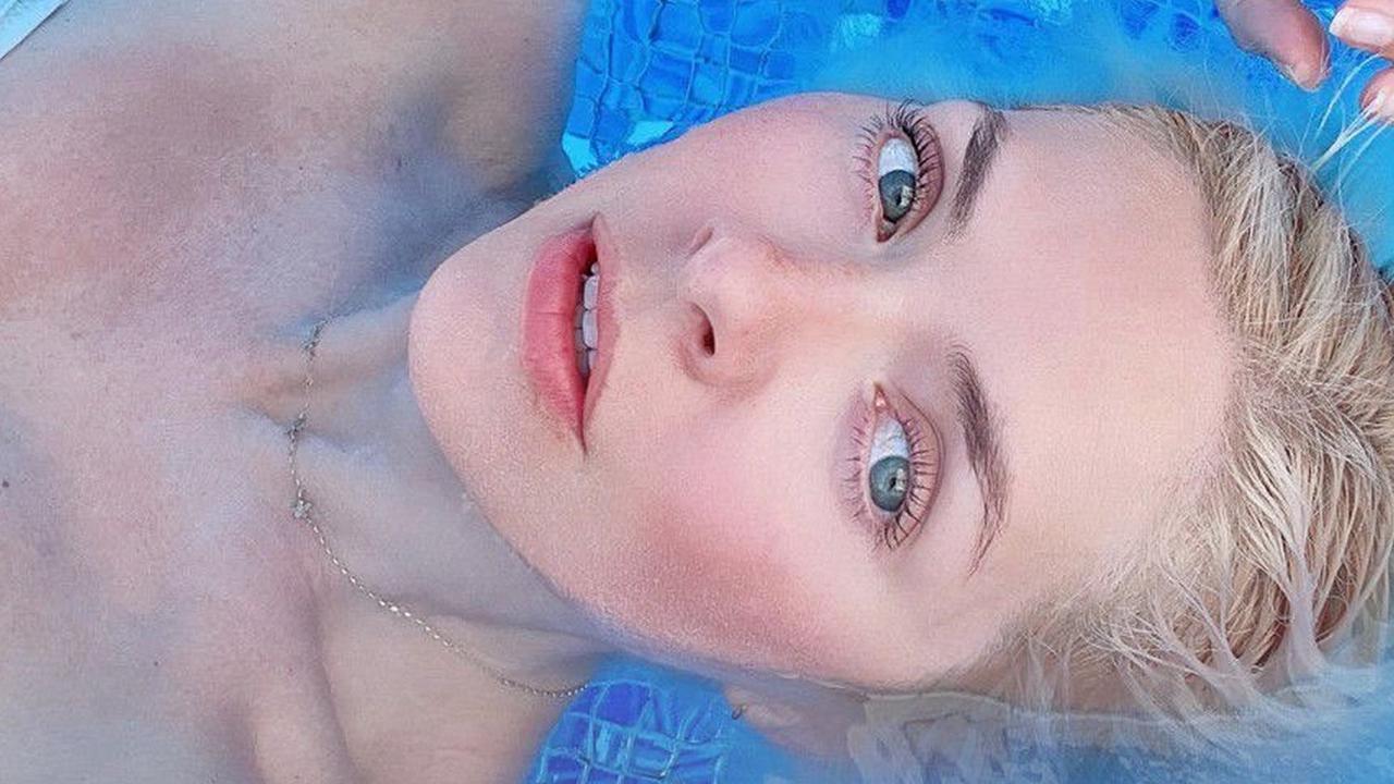 Bare-faced Holly Willoughby looks stunning as she poses for glam photoshoot in swimming pool
