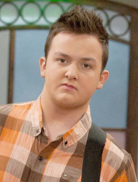 Noah Munck on the set of iCarly