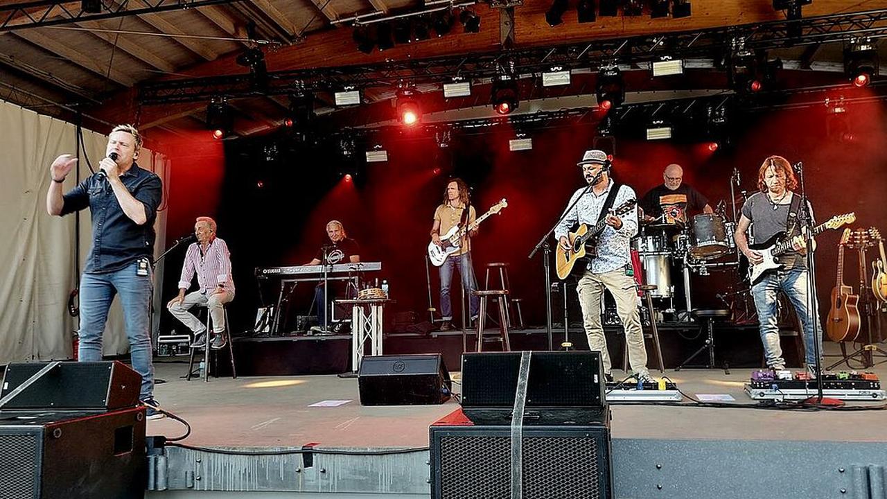 400 Fans feiern „Bläck Fööss“ bei Konzert in Rietberg