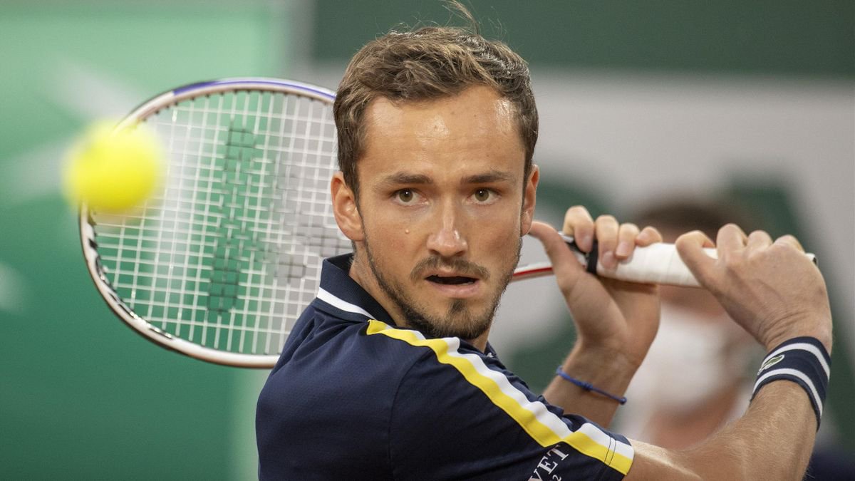 Novak Dzhokovich Proigral Startovyj Set Na Uimbldone 253 J Raketke Mira Opera News