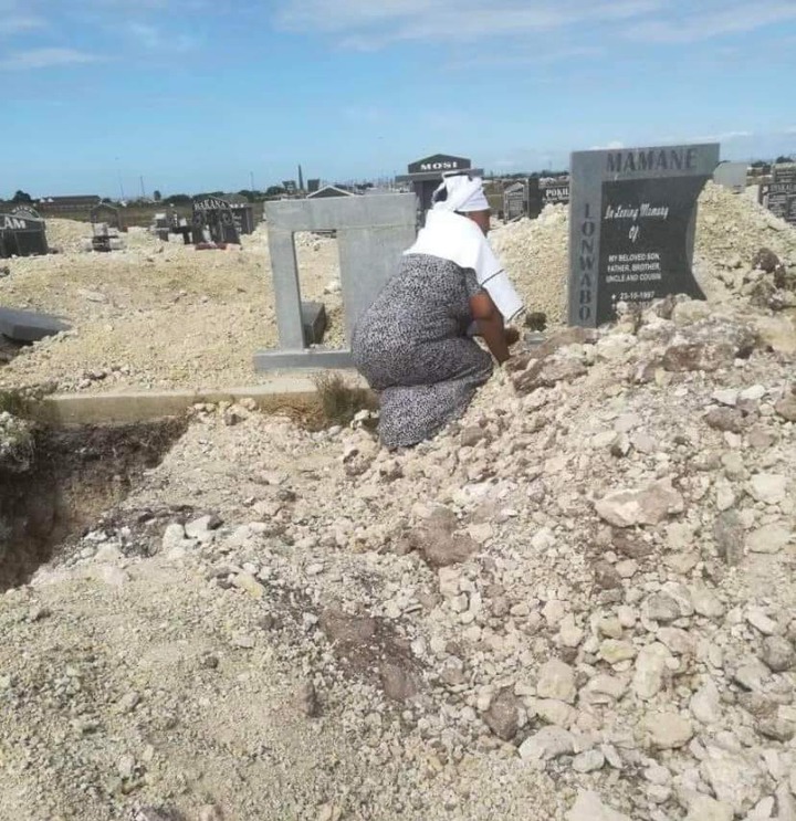 Pictures of Lonwabo's grave site