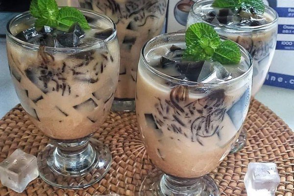 5 Kreasi Resep Cincau Hitam, Kesegarannya Bikin Menelan Ludah!