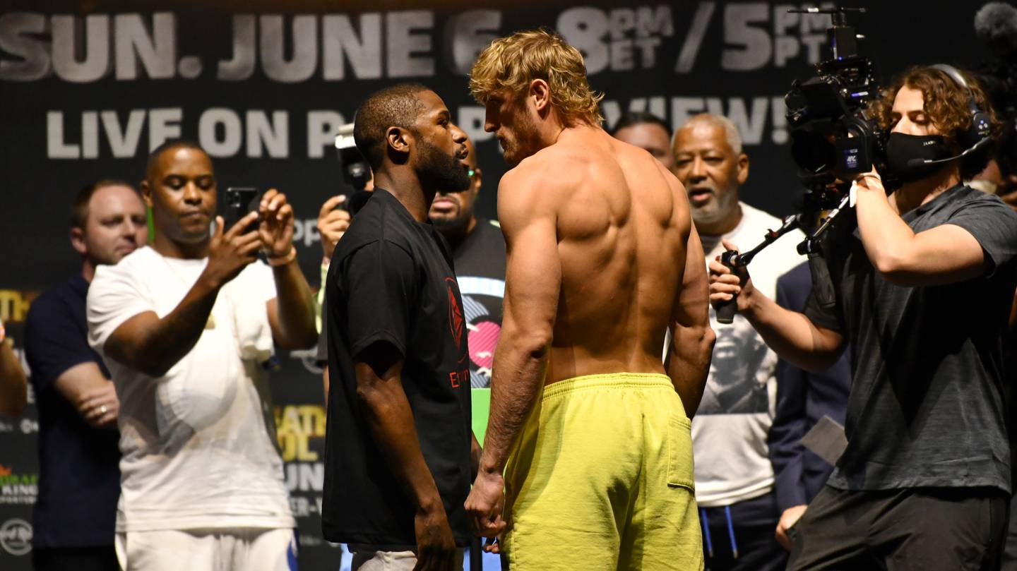 Former Boxing World Champion Bets 50 000 Logan Paul Will Knockout Floyd Mayweather Jr Opera News