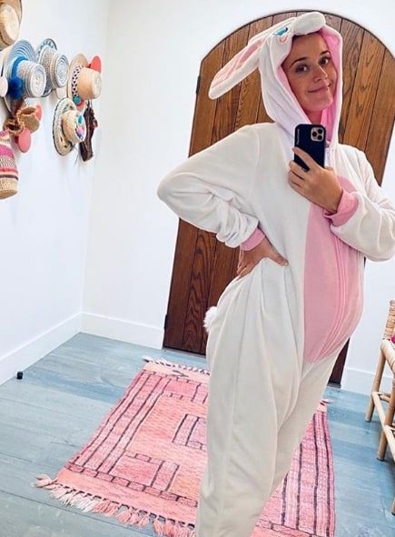  Katy Perry put her baby bump on display in an Easter bunny onesie