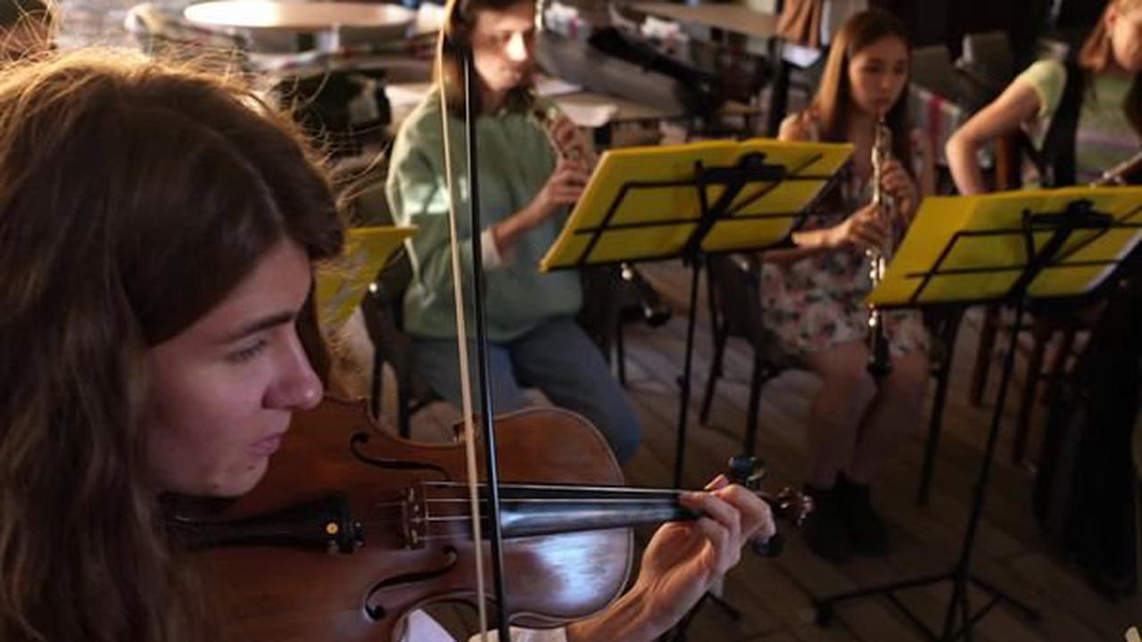 Un orchestre de musiciennes ukrainiennes en tournée en Corse