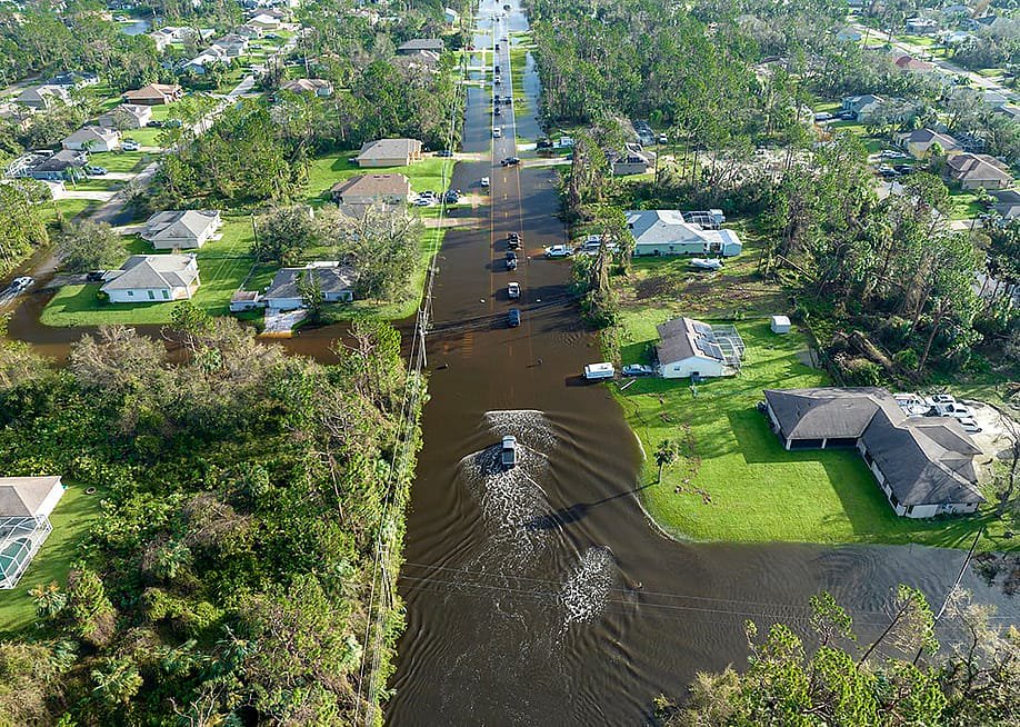 Aerial view of a flooded road in Florida. — Bilanol // Shutterstock