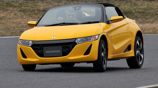 Honda S660 tampak haluan, grille dan lampu khas [Autoevolution].