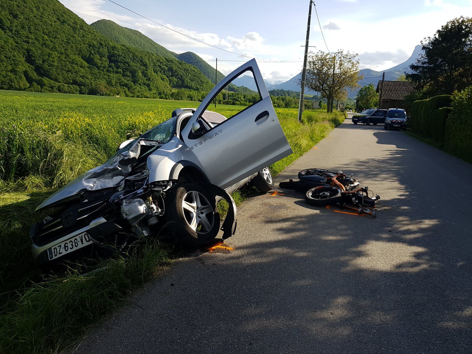 Vif Isere Deux Adolescents A Moto Gravement Blesses Apres Une Collision Avec Une Voiture Opera News