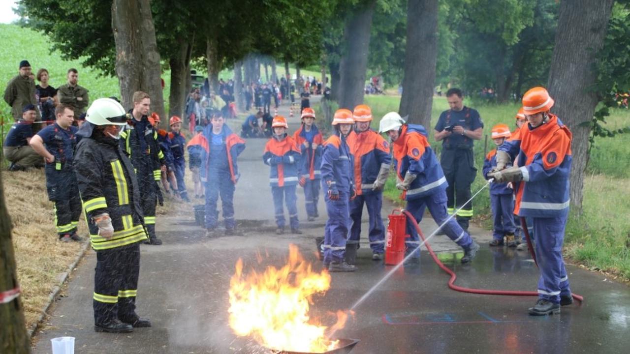 Borstendorfer Feuerwehr feiert mit vielen Gästen
