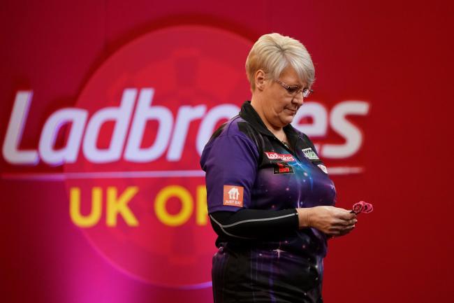 Lisa Ashton Makes Darts History With Victory Over ron Beeney At Uk Open Opera News