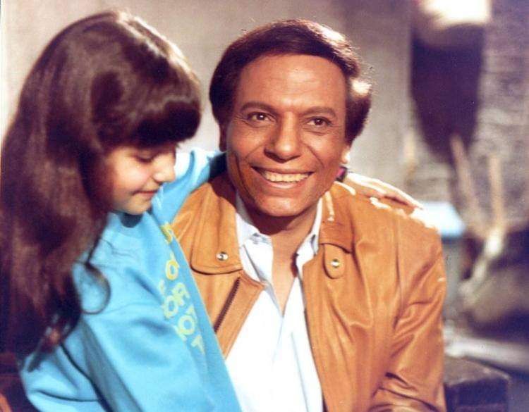 شاهد الزعيم مع الطفلة هديل بطلة فيلمه مسجل خطر وفيلم العفاريت للهضبة اليوم السابع