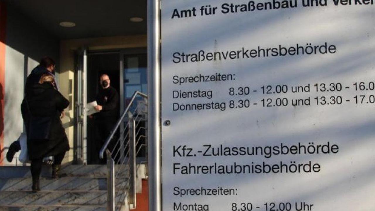 Pflichtumtausch stockt: Führerscheinstellen des Landkreises Rostock überfordert