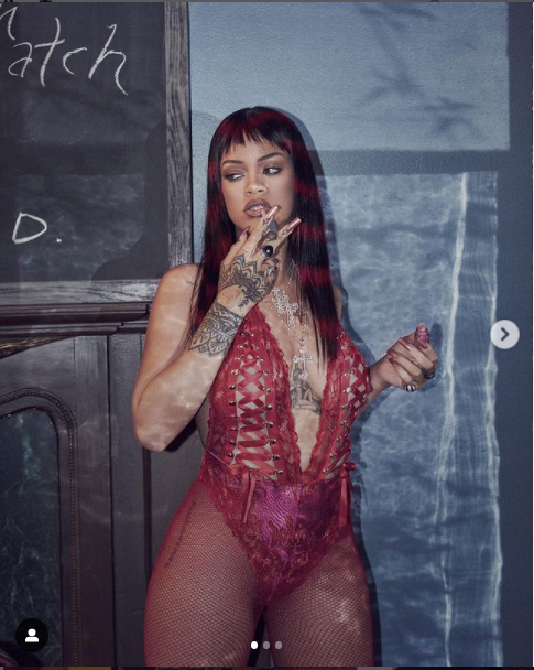  Rihanna poses in sexy lingerie in new racy photos