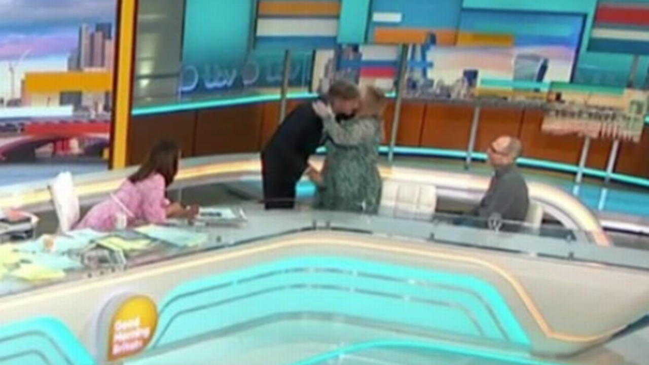 Richard Madeley's poignant gesture to grieving mum as she breaks down on air