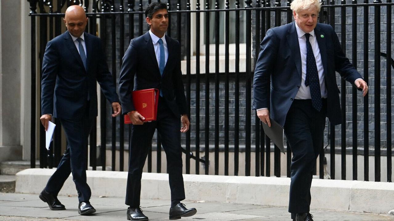 Rücktritte in der englischen Regierung Kabinetts-Kollegen wenden sich von Boris Johnson ab