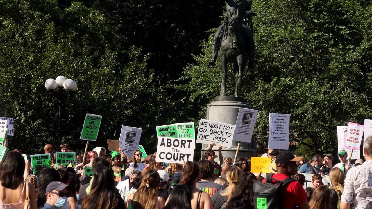 Nach historischer Entscheidung: 1000 Menschen an Protest für Abtreibungen in New York