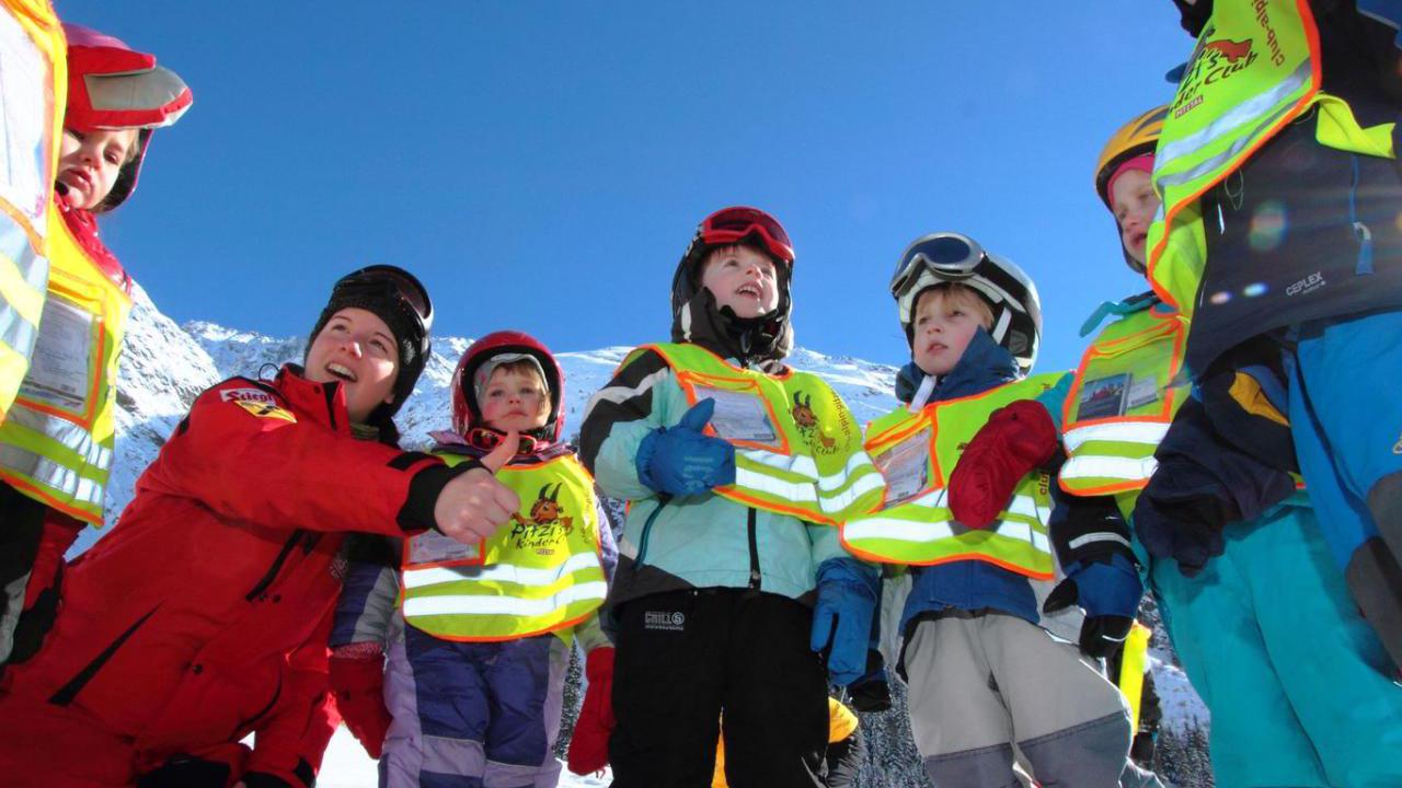 Neues aus der Reisewelt: Skifahren mit den Kindern oder lieber Wildtiere beobachten?