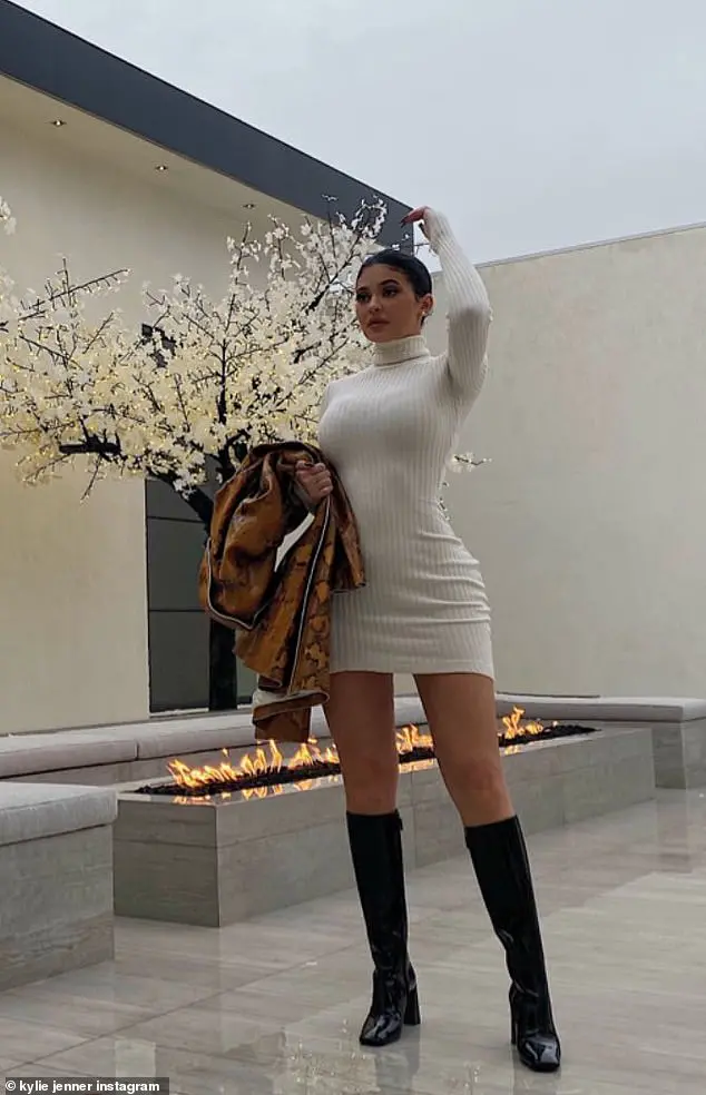 Yesterday's look! Kylie flashed her incredible curves on social media on Friday while posting some photos from her Thanksgiving ensemble she rocked on Thursday