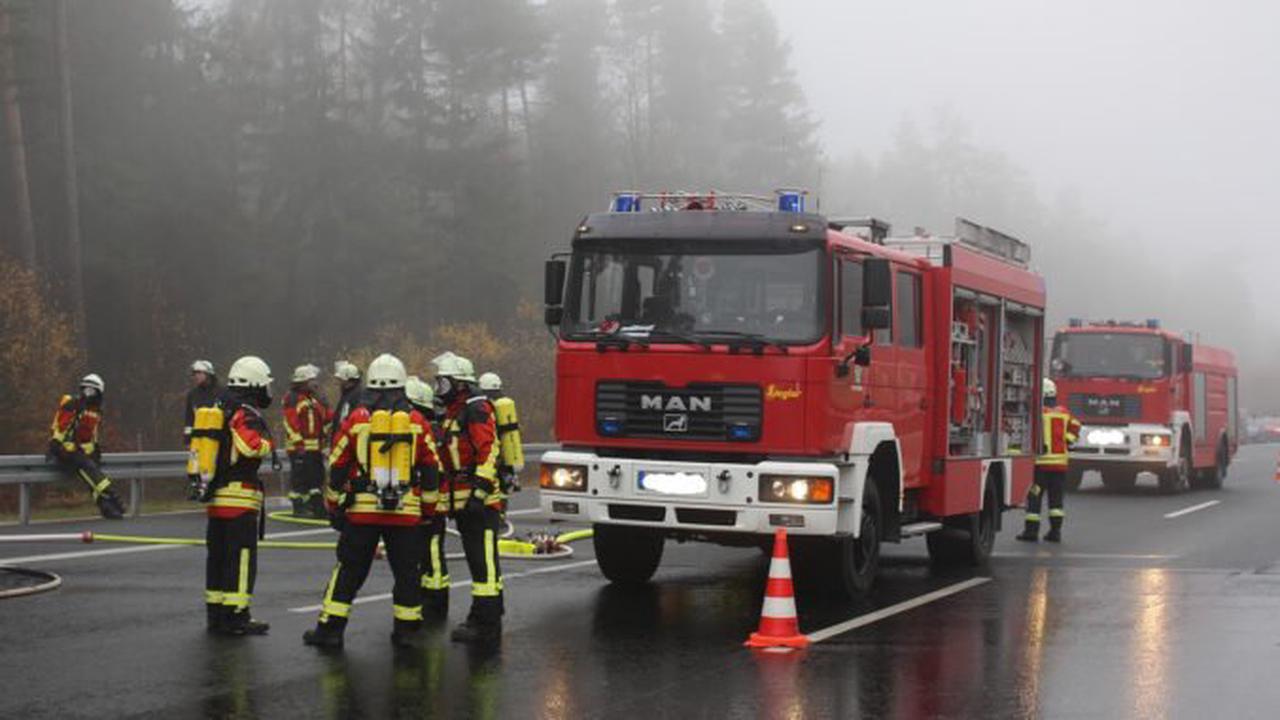 Feuerwehr Kreuzwertheim: Einsatz Rauchender PKW auf Autobahn