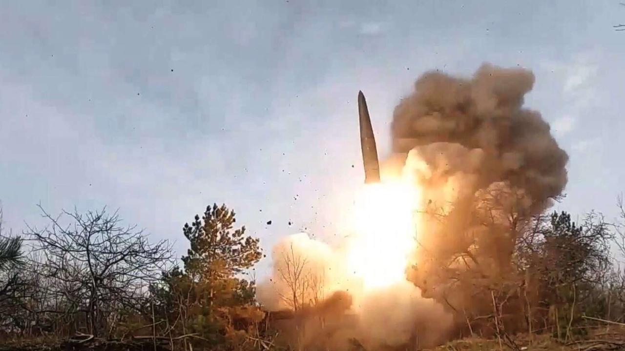 Ukraine-Krieg: Neue Iskander-Raketen an Belarus-Grenze – Rund 200 Leichen in Mariupol gefunden