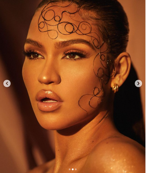 Cassie announces she