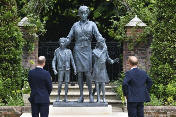 William and Harry unite to unveil Princess Diana?s statue at Kensington Palace (photos)