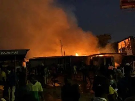 Fire guts shops at Kwame Nkrumah Circle - Beach FM 105.5