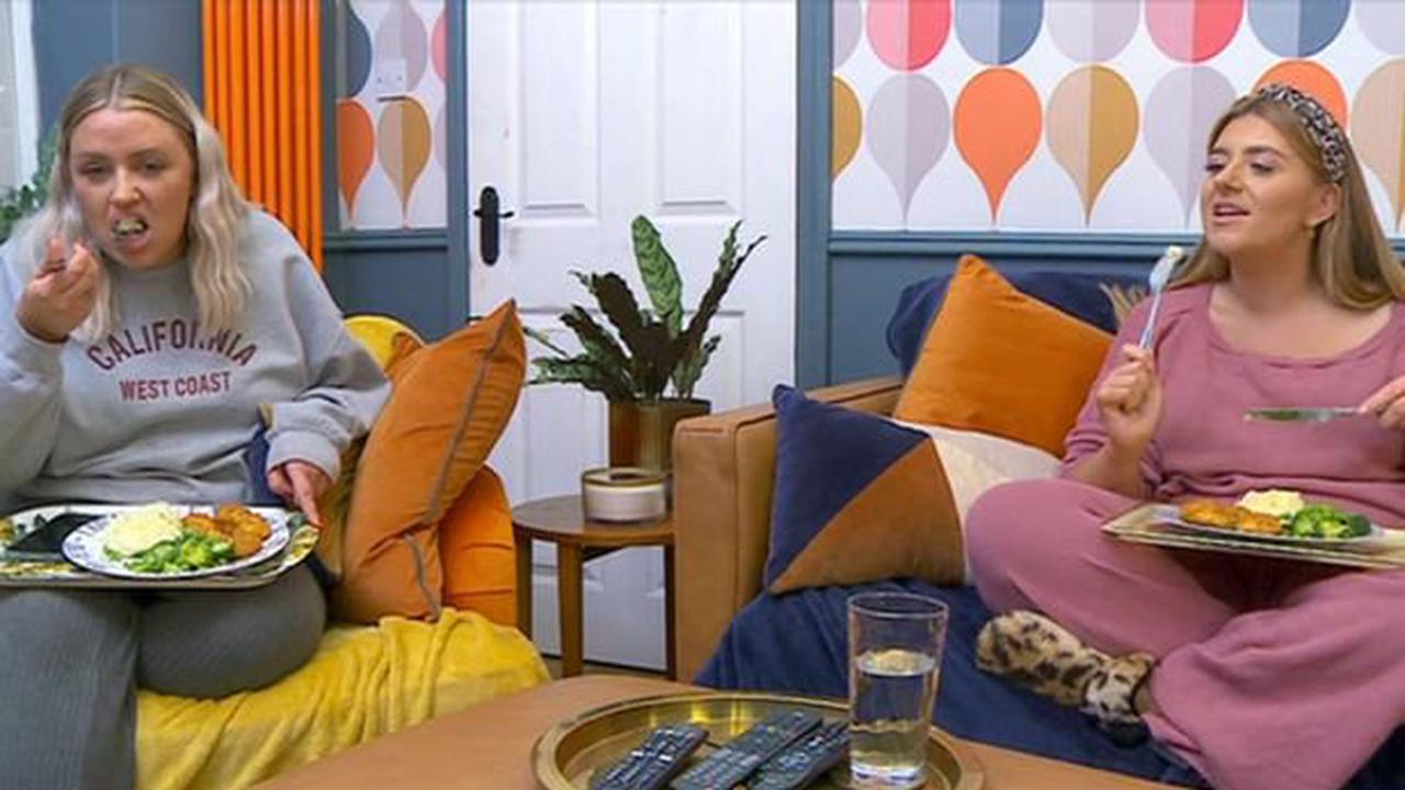 Gogglebox fans left confused over Ellie and Izzi's use of cutlery